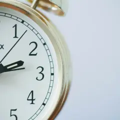 Zegar Timex pokazuje, że kurierzy DPD pracują nawet w weekendy. Czas na dostawę!