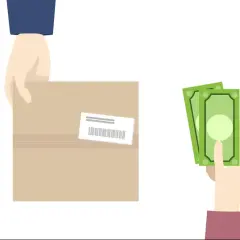 Dwie dłonie, jedna trzyma paczkę, druga pieniądze. Czy u kuriera można płacić kartą?