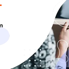 Zwrot do nescior.com. Poradnik WygodneZwroty.pl. Dwie osoby przekazują sobie paczkę.