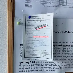 Awizo co to? To zawiadomienie o przesyłce poleconej od Poczty Polskiej. Zazwyczaj informuje o próbie doręczenia i konieczności odbioru paczki.