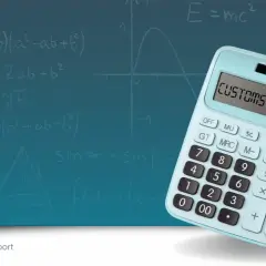 Kalkulator z napisem "CUSTOMS SUPPORT" na tle wzorów matematycznych. Pomoc w rozliczeniach cła z Wielkiej Brytanii.