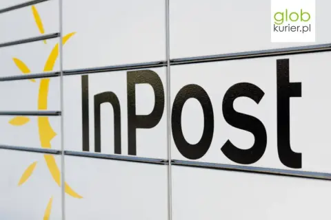 Szukasz sposobu, jak najtaniej wysłać paczkę InPost? Zobacz logo InPost na paczkomacie.