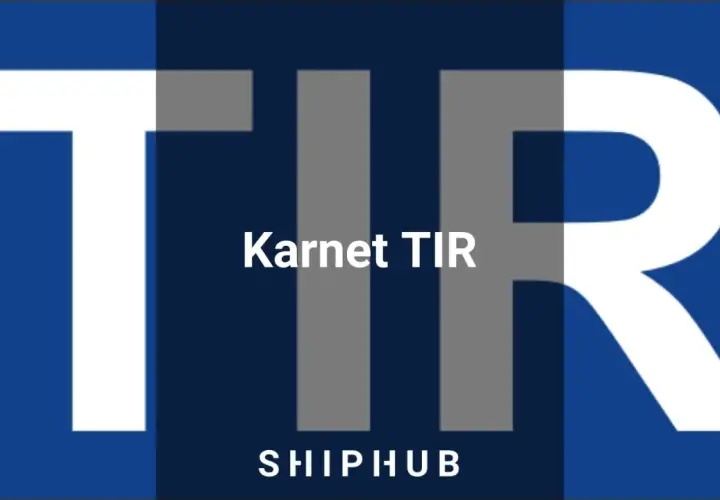 Duże białe litery TIR na granatowym tle. Poniżej napis "Karnet TIR SHIPHUB".