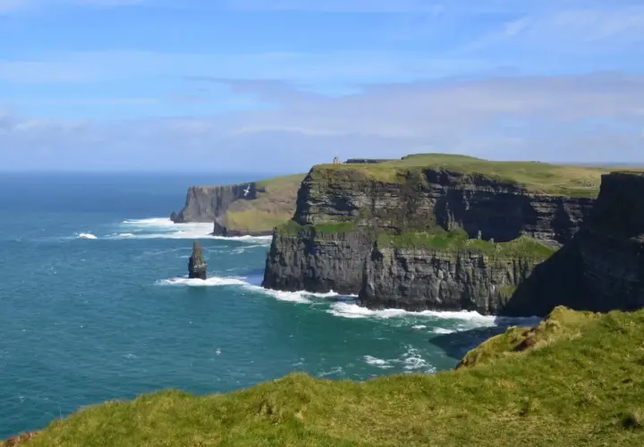 Klify Moheru, Irlandia. Jak zaadresować list do Irlandii? Wpisz adres odbiorcy, a potem Irlandia.