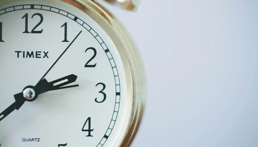 Zegar Timex pokazuje, że kurierzy DPD pracują nawet w weekendy. Czas na dostawę!
