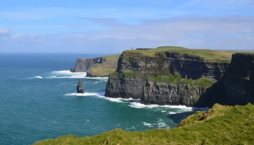 Klify Moheru, Irlandia. Jak zaadresować list do Irlandii? Wpisz adres odbiorcy, a potem Irlandia.