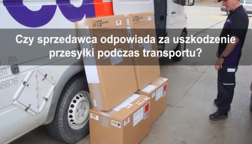 Kurier stoi obok paczek przy samochodzie dostawczym. Temat: zwrot uszkodzonego towaru zakupionego przez internet.